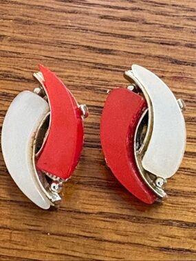 Vintage Red and White Sculpted Clip-On Earrings